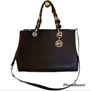 EUC Michael Kors black purse excellent used condition authentic
